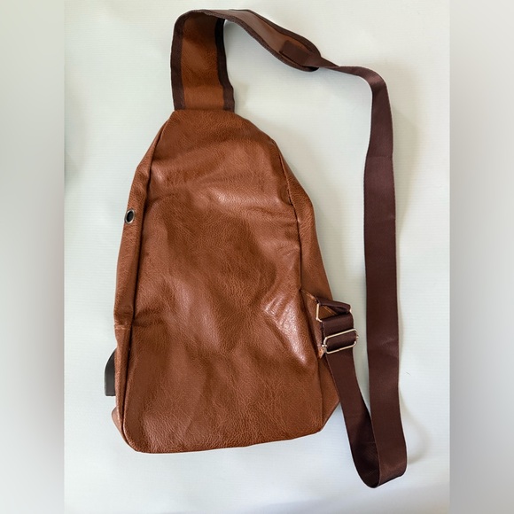 New! Leather Sling Bag Mens Backpack/ Crossbody Bag Chest Bag w/ USB Charge Port - Picture 8 of 11